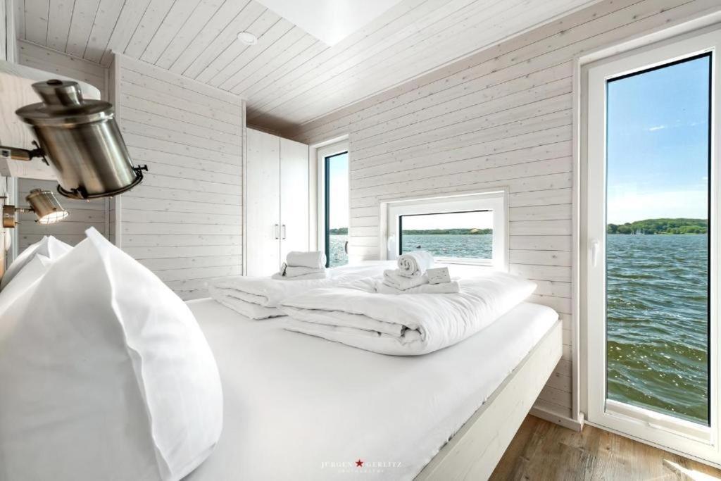 Hausboot Gluecksmomente Mit Dachterrasse In Schleswig Am Ostseefjord Schlei Buitenkant foto