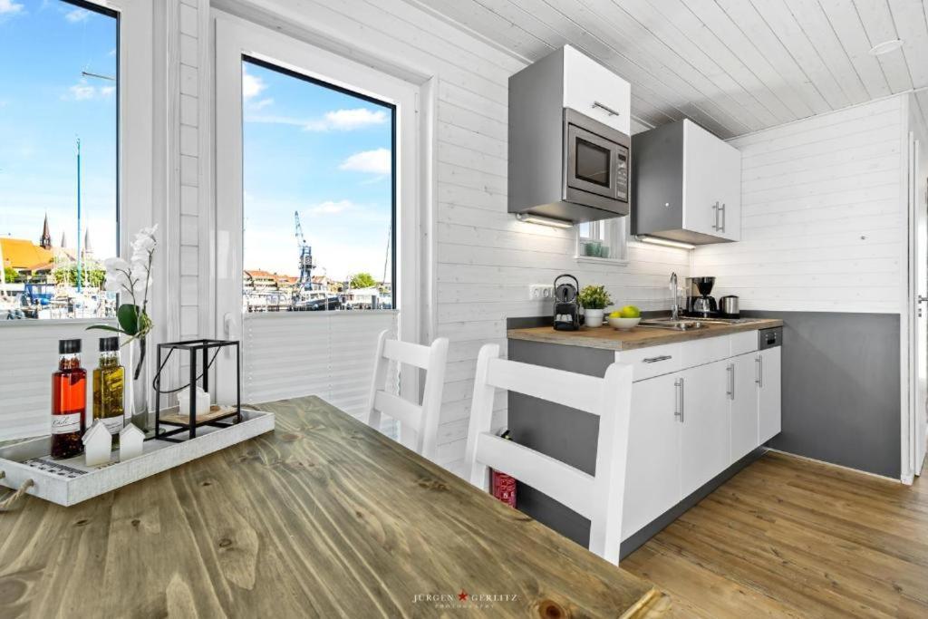 Hausboot Gluecksmomente Mit Dachterrasse In Schleswig Am Ostseefjord Schlei Buitenkant foto