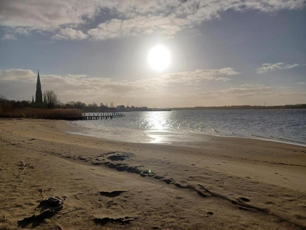 Hausboot Gluecksmomente Mit Dachterrasse In Schleswig Am Ostseefjord Schlei Buitenkant foto