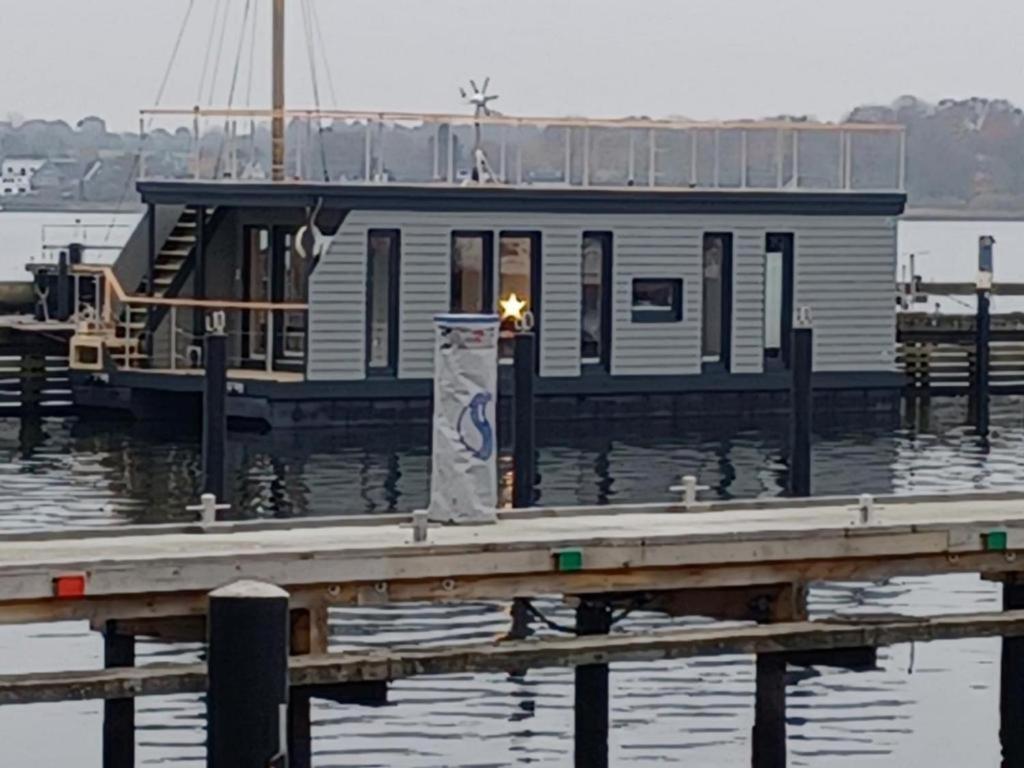 Hausboot Gluecksmomente Mit Dachterrasse In Schleswig Am Ostseefjord Schlei Buitenkant foto
