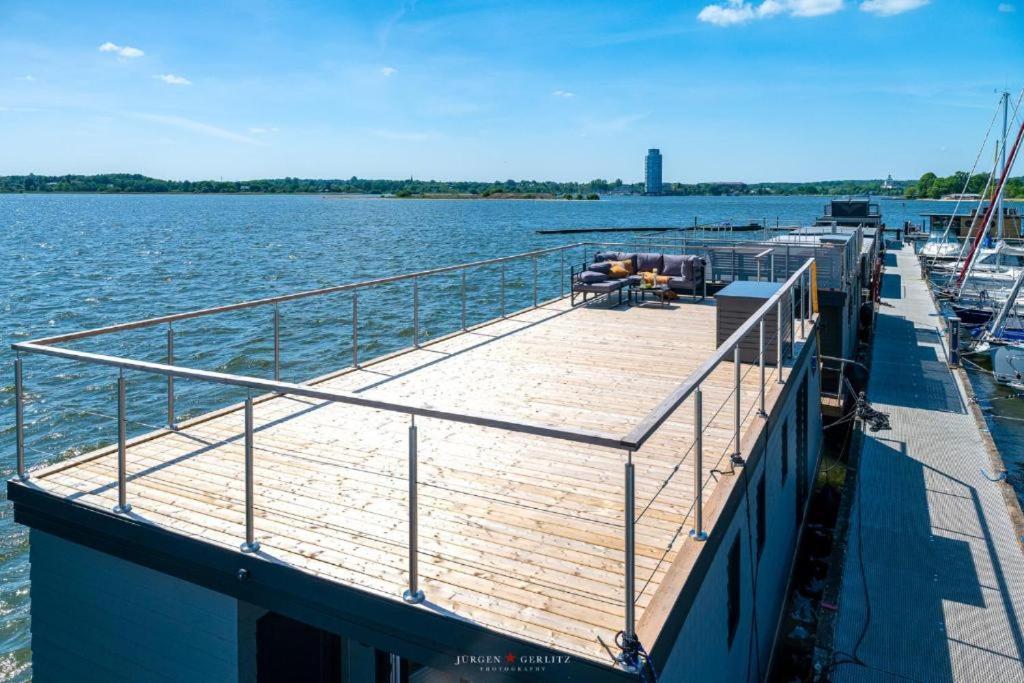 Hausboot Gluecksmomente Mit Dachterrasse In Schleswig Am Ostseefjord Schlei Buitenkant foto